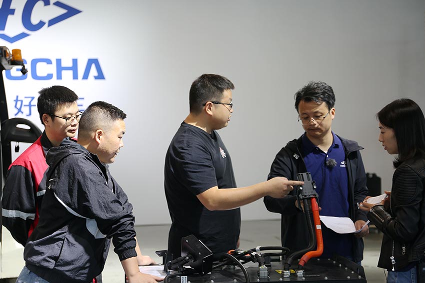 Hangcha Present Great Forklift Solutions During the 132nd Canton Fair (3).jpg